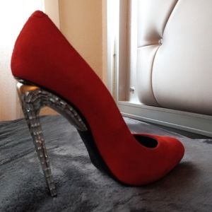 Giuseppe Zanotti heel, the heel measures 5 inch